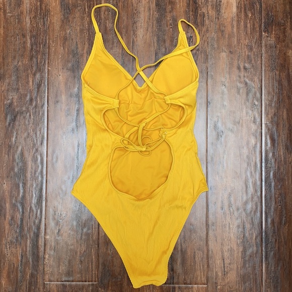 One piece bathing suit - Picture 2 of 2